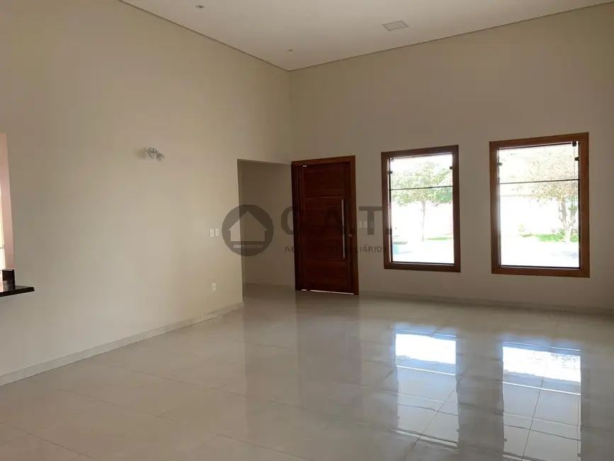 Foto 3 de Casa de Condomínio com 3 quartos para alugar, 215m2 em Aracoiaba Da Serra - SP