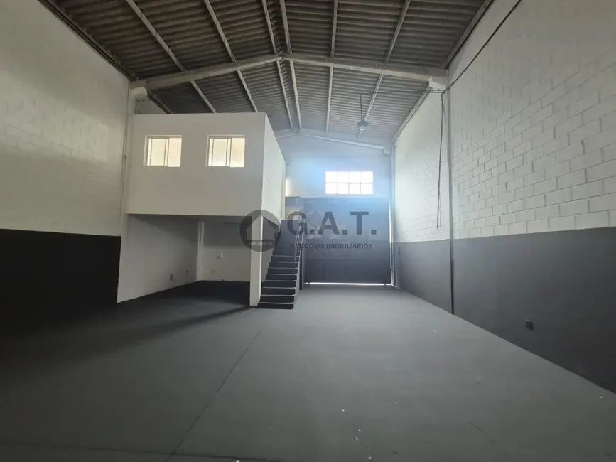 Armazém / Galpão para alugar, 220m2 em Jardim Leocádia, Sorocaba - SP - imagem 5 Foto 5 de Armazém / Galpão para alugar, 220m2 em Jardim Leocádia, Sorocaba - SP