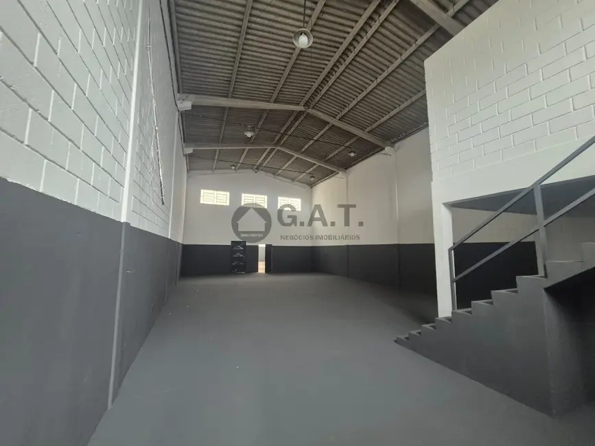 Armazém / Galpão para alugar, 220m2 em Jardim Leocádia, Sorocaba - SP - imagem 3 Foto 3 de Armazém / Galpão para alugar, 220m2 em Jardim Leocádia, Sorocaba - SP