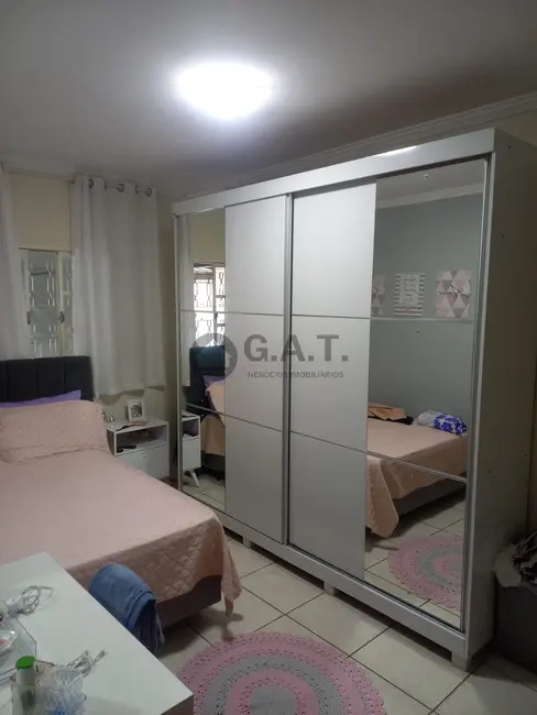 Casa com 2 quartos à venda, 114m2 em Vila São Jorge, Sorocaba - SP - imagem 8 Foto 8 de Casa com 2 quartos à venda, 114m2 em Vila São Jorge, Sorocaba - SP