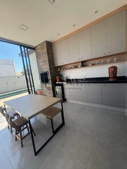 Casa de Condomínio com 3 quartos à venda, 194m2 em Sorocaba - SP - imagem 5 Foto 5 de Casa de Condomínio com 3 quartos à venda, 194m2 em Sorocaba - SP