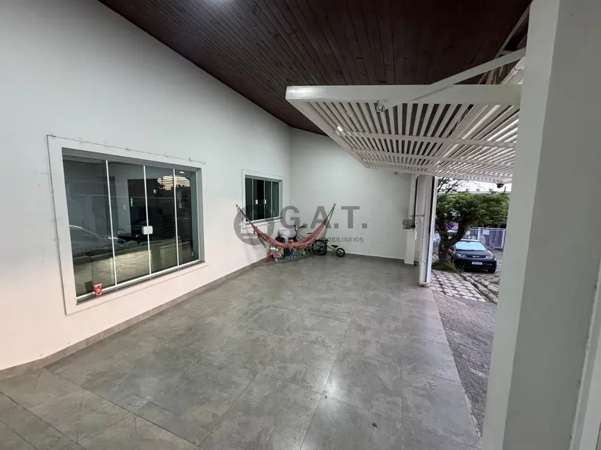 Casa com 3 quartos à venda, 208m2 em Vila Barcelona, Sorocaba - SP - imagem 5 Foto 5 de Casa com 3 quartos à venda, 208m2 em Vila Barcelona, Sorocaba - SP