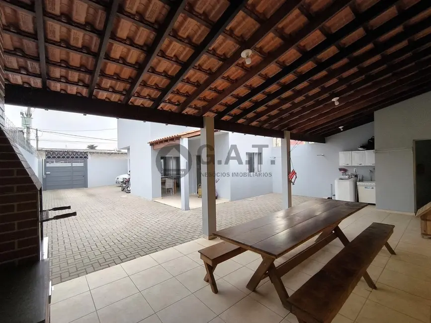 Foto 3 de Casa com 3 quartos à venda, 136m2 em Ipero - SP