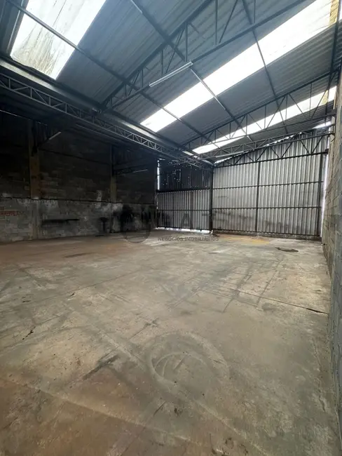 Foto 3 de Armazém / Galpão para alugar, 425m2 em Recreio dos Sorocabanos, Sorocaba - SP