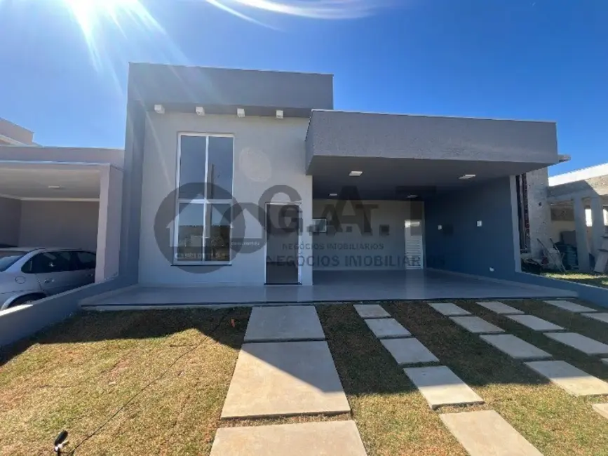 Casa de Condomínio com 3 quartos à venda, 128m2 em Aracoiaba Da Serra - SP - imagem 1 Foto 1 de Casa de Condomínio com 3 quartos à venda, 128m2 em Aracoiaba Da Serra - SP