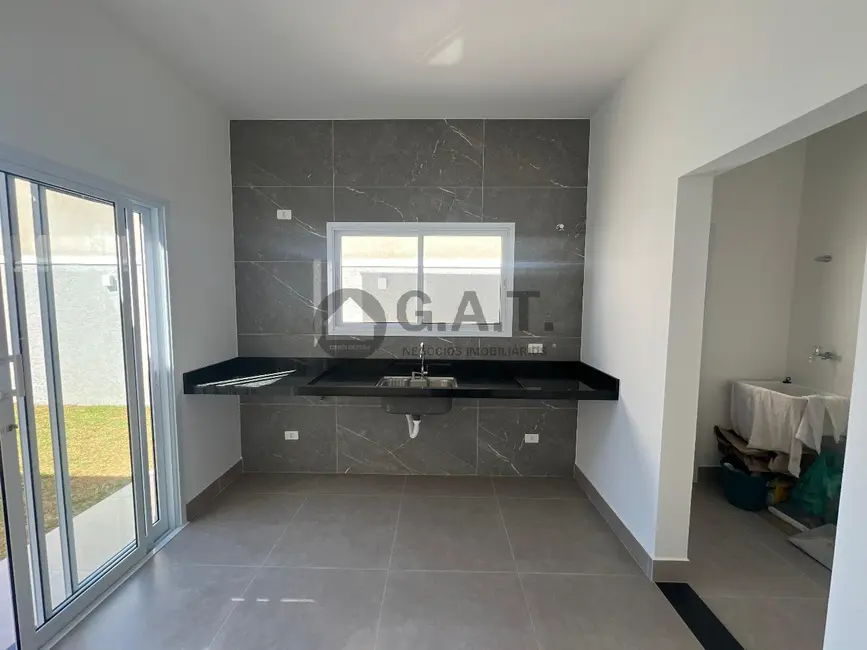 Casa de Condomínio com 3 quartos à venda, 128m2 em Aracoiaba Da Serra - SP - imagem 6 Foto 6 de Casa de Condomínio com 3 quartos à venda, 128m2 em Aracoiaba Da Serra - SP