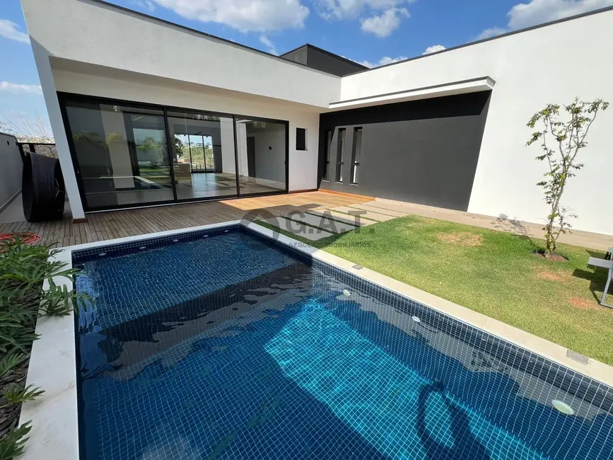 Foto 1 de Casa de Condomínio com 3 quartos para alugar, 473m2 em Votorantim - SP