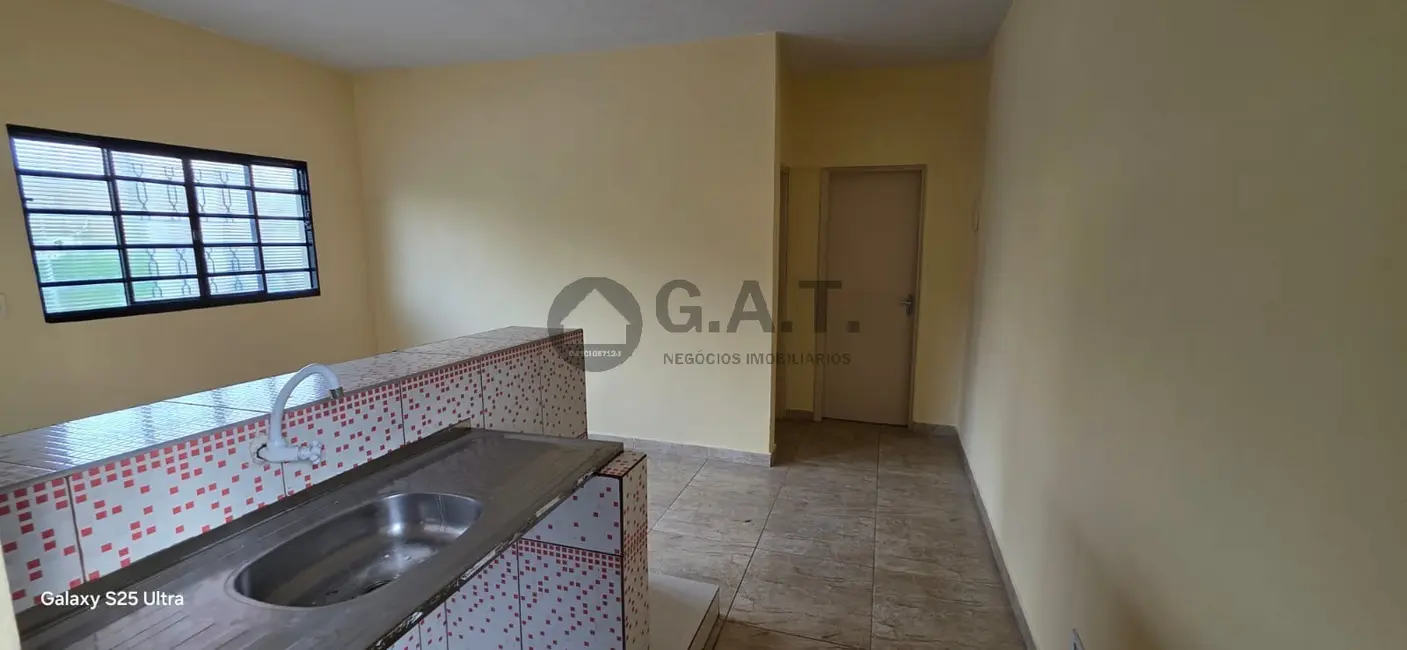 Foto 3 de Casa com 1 quarto para alugar, 40m2 em Vila Leopoldina, Sorocaba - SP