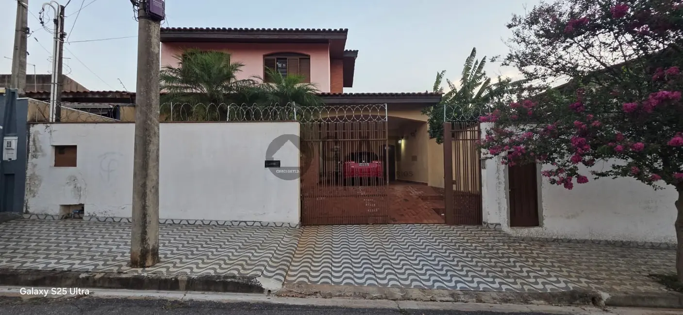 Foto 2 de Casa com 3 quartos para alugar, 230m2 em Jardim Bertanha, Sorocaba - SP