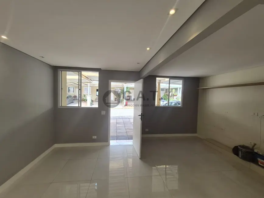 Foto 3 de Casa de Condomínio com 2 quartos para alugar, 120m2 em Jardim Vera Cruz, Sorocaba - SP