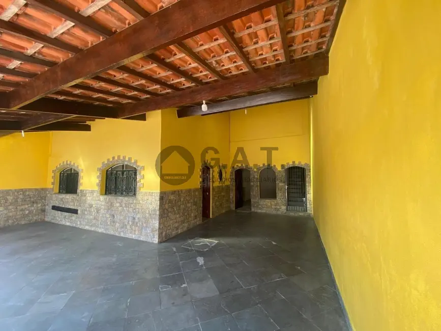 Casa com 2 quartos para alugar, 110m2 em Vila Louzada, Sorocaba - SP - imagem 3 Foto 3 de Casa com 2 quartos para alugar, 110m2 em Vila Louzada, Sorocaba - SP