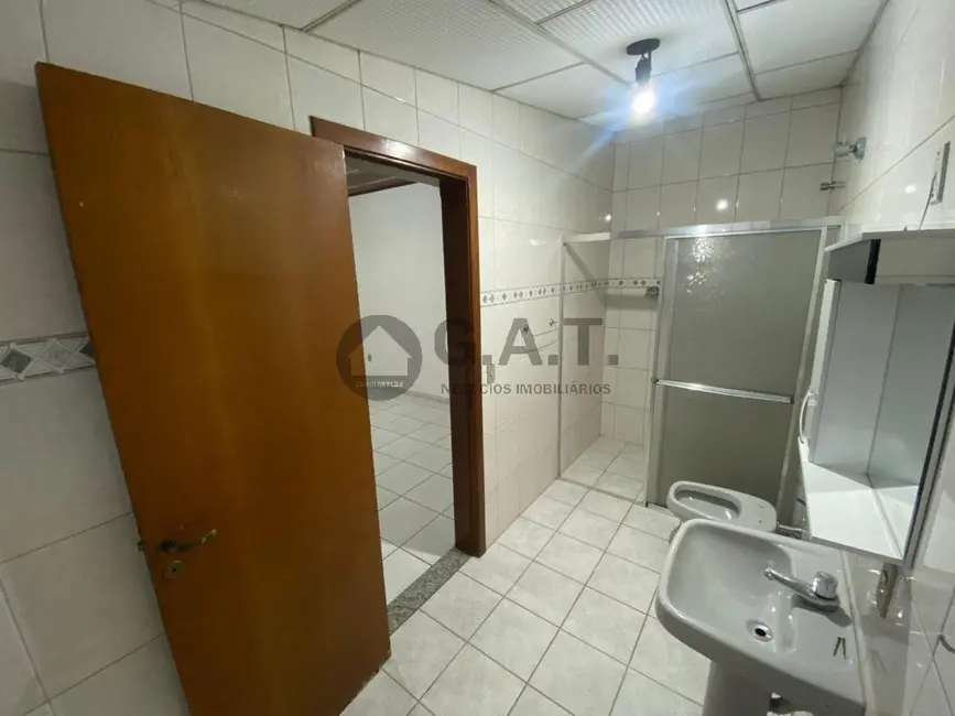 Casa com 2 quartos para alugar, 110m2 em Vila Louzada, Sorocaba - SP - imagem 4 Foto 4 de Casa com 2 quartos para alugar, 110m2 em Vila Louzada, Sorocaba - SP
