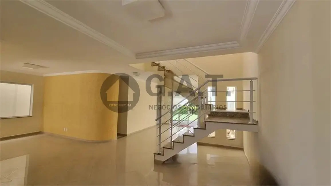 Casa de Condomínio com 3 quartos à venda, 200m2 em Parque Residencial Villa dos Inglezes, Sorocaba - SP - imagem 3 Foto 3 de Casa de Condomínio com 3 quartos à venda, 200m2 em Parque Residencial Villa dos Inglezes, Sorocaba - SP