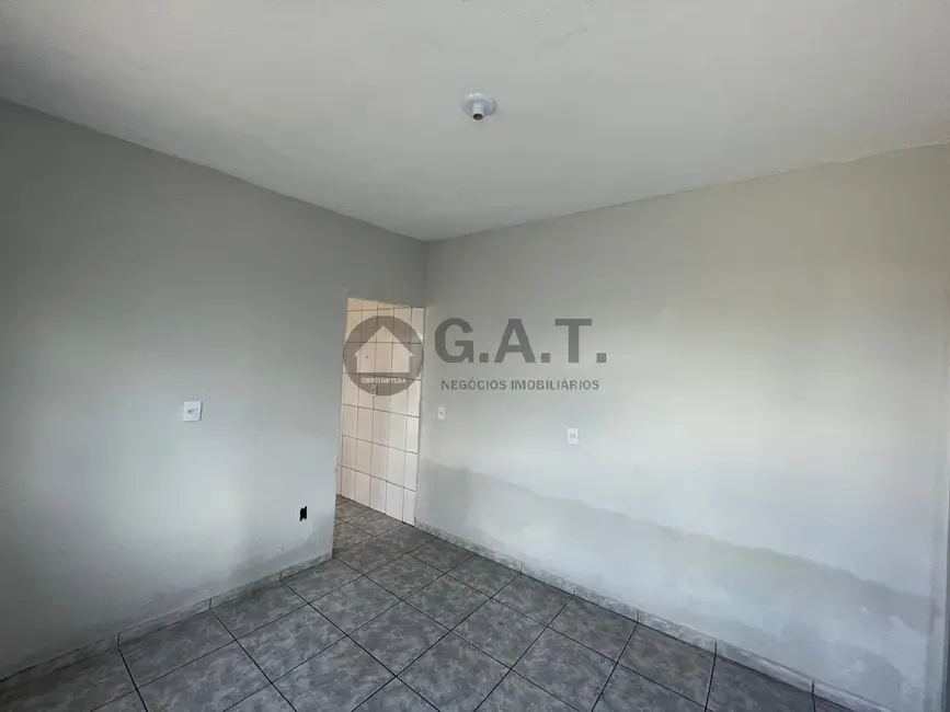 Casa com 2 quartos para alugar, 70m2 em Jardim Sorocabano, Sorocaba - SP - imagem 4 Foto 4 de Casa com 2 quartos para alugar, 70m2 em Jardim Sorocabano, Sorocaba - SP