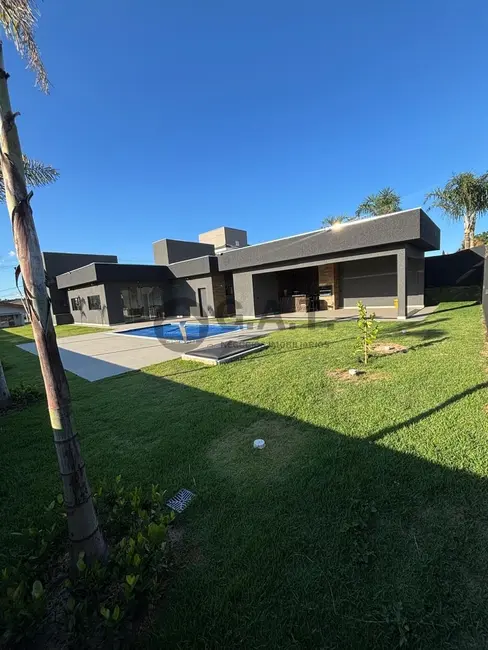 Casa de Condomínio com 3 quartos à venda, 275m2 em Aracoiaba Da Serra - SP - imagem 2 Foto 2 de Casa de Condomínio com 3 quartos à venda, 275m2 em Aracoiaba Da Serra - SP