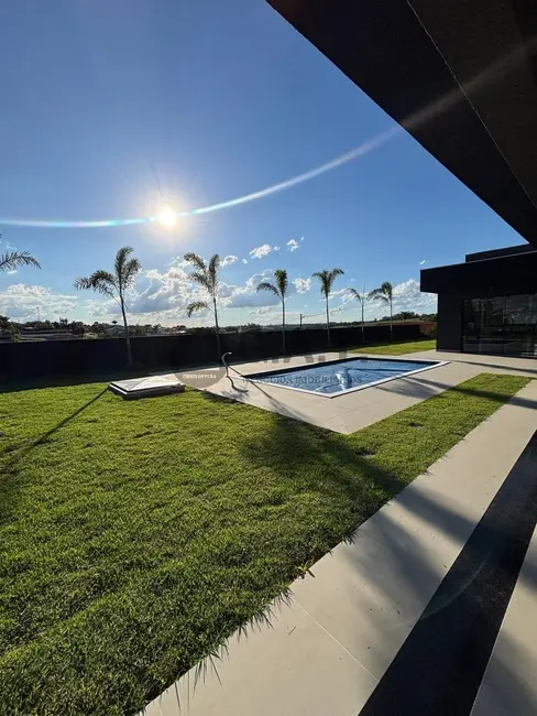 Casa de Condomínio com 3 quartos à venda, 275m2 em Aracoiaba Da Serra - SP - imagem 1 Foto 1 de Casa de Condomínio com 3 quartos à venda, 275m2 em Aracoiaba Da Serra - SP