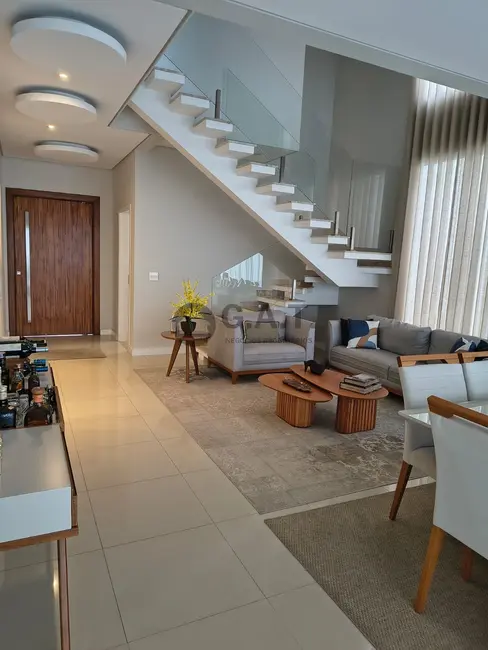 Casa de Condomínio com 3 quartos à venda, 246m2 em Jardim Residencial Chácara Ondina, Sorocaba - SP - imagem 6 Foto 6 de Casa de Condomínio com 3 quartos à venda, 246m2 em Jardim Residencial Chácara Ondina, Sorocaba - SP