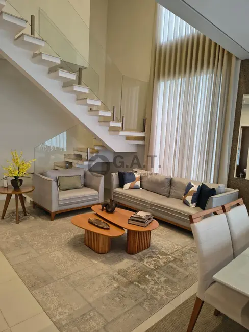 Casa de Condomínio com 3 quartos à venda, 246m2 em Jardim Residencial Chácara Ondina, Sorocaba - SP - imagem 4 Foto 4 de Casa de Condomínio com 3 quartos à venda, 246m2 em Jardim Residencial Chácara Ondina, Sorocaba - SP