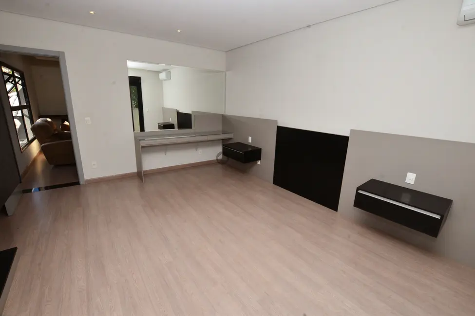Casa de Condomínio com 3 quartos à venda, 276m2 em Jardim Residencial Tivoli Park, Sorocaba - SP - imagem 5 Foto 5 de Casa de Condomínio com 3 quartos à venda, 276m2 em Jardim Residencial Tivoli Park, Sorocaba - SP
