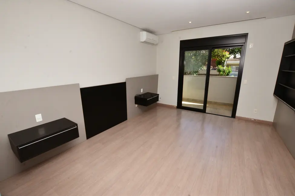 Casa de Condomínio com 3 quartos à venda, 276m2 em Jardim Residencial Tivoli Park, Sorocaba - SP - imagem 3 Foto 3 de Casa de Condomínio com 3 quartos à venda, 276m2 em Jardim Residencial Tivoli Park, Sorocaba - SP