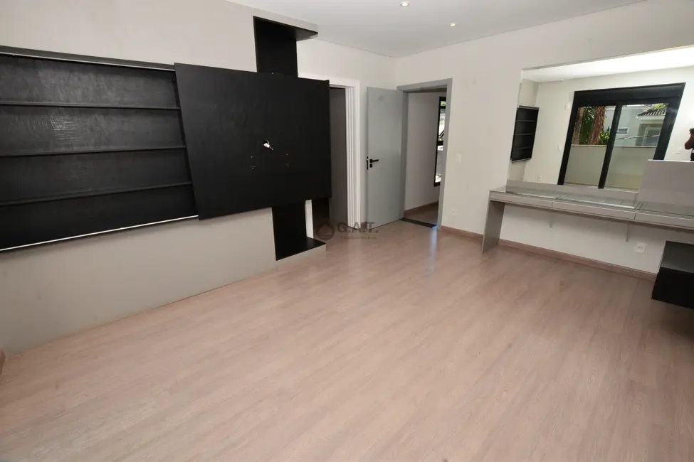Casa de Condomínio com 3 quartos à venda, 276m2 em Jardim Residencial Tivoli Park, Sorocaba - SP - imagem 4 Foto 4 de Casa de Condomínio com 3 quartos à venda, 276m2 em Jardim Residencial Tivoli Park, Sorocaba - SP