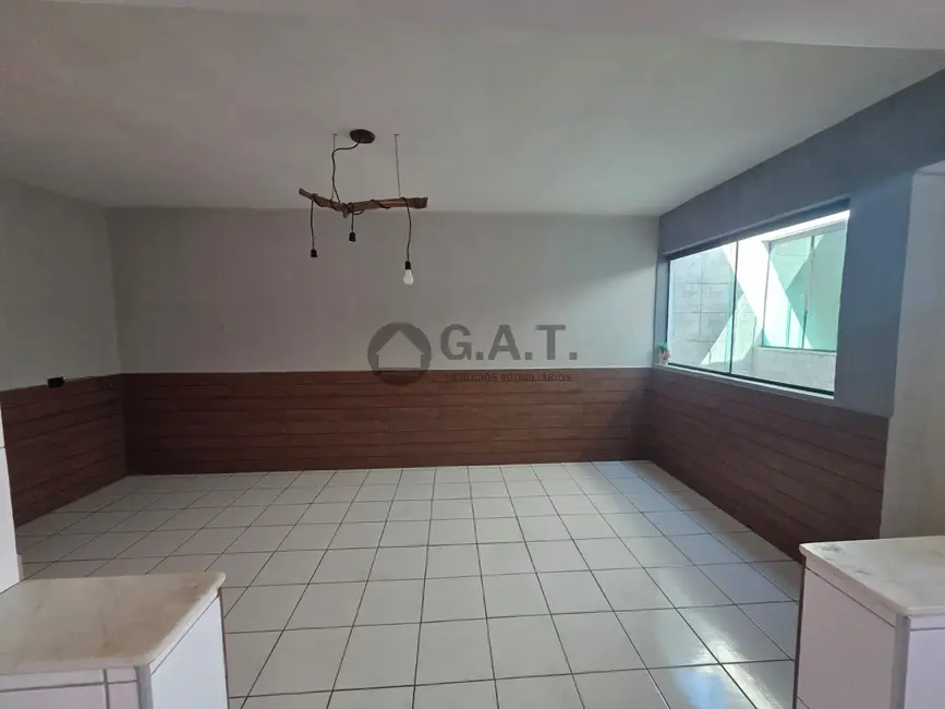 Foto 2 de Casa com 2 quartos para alugar, 180m2 em Jardim Saira, Sorocaba - SP