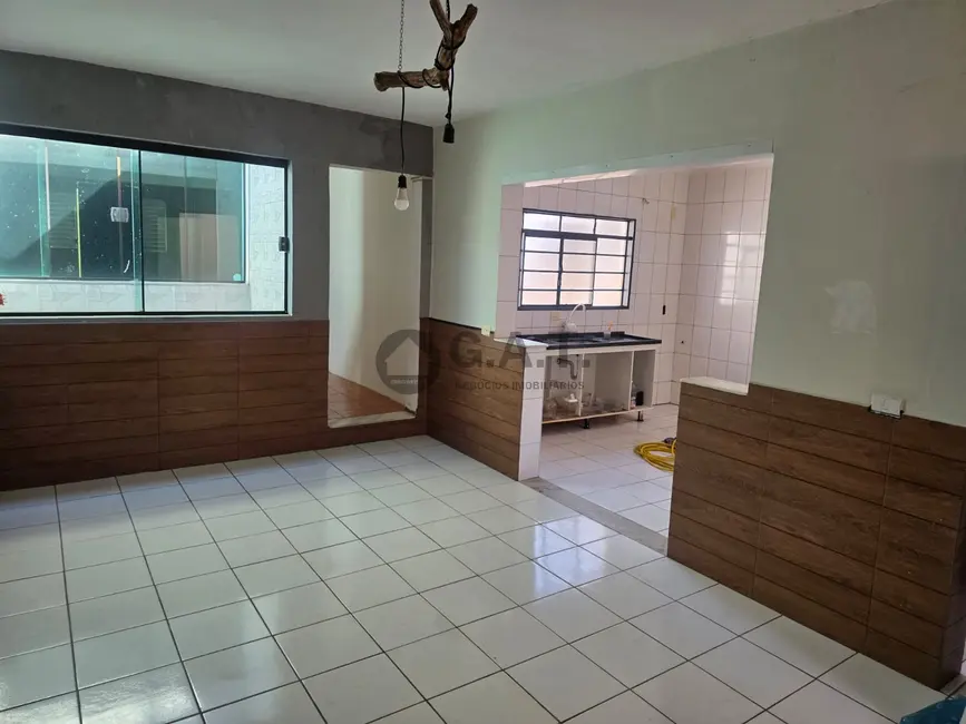 Foto 3 de Casa com 2 quartos para alugar, 180m2 em Jardim Saira, Sorocaba - SP