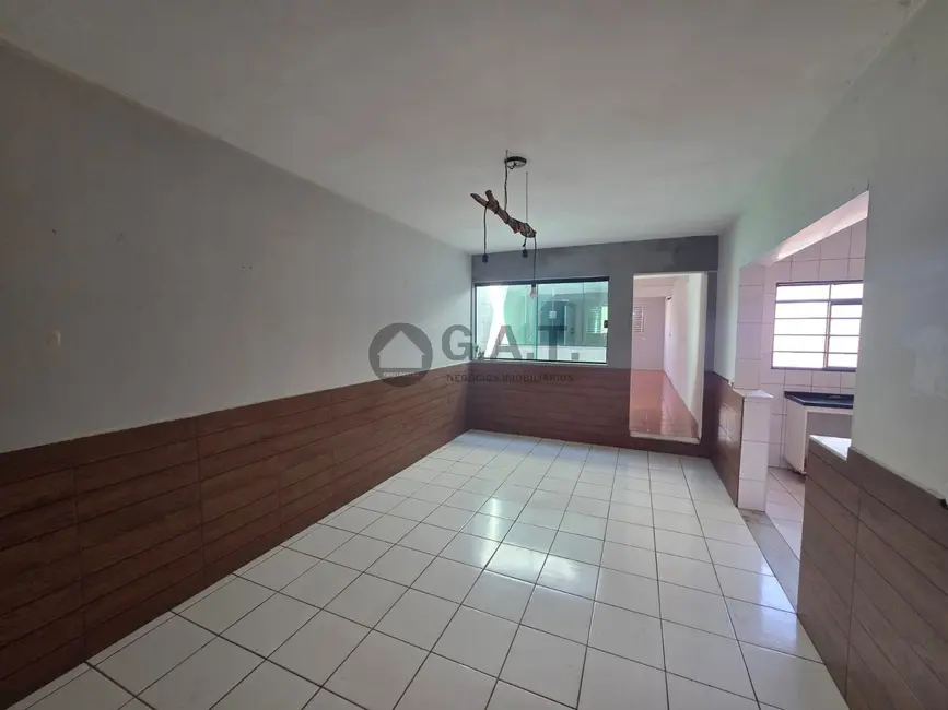 Foto 1 de Casa com 2 quartos para alugar, 180m2 em Jardim Saira, Sorocaba - SP