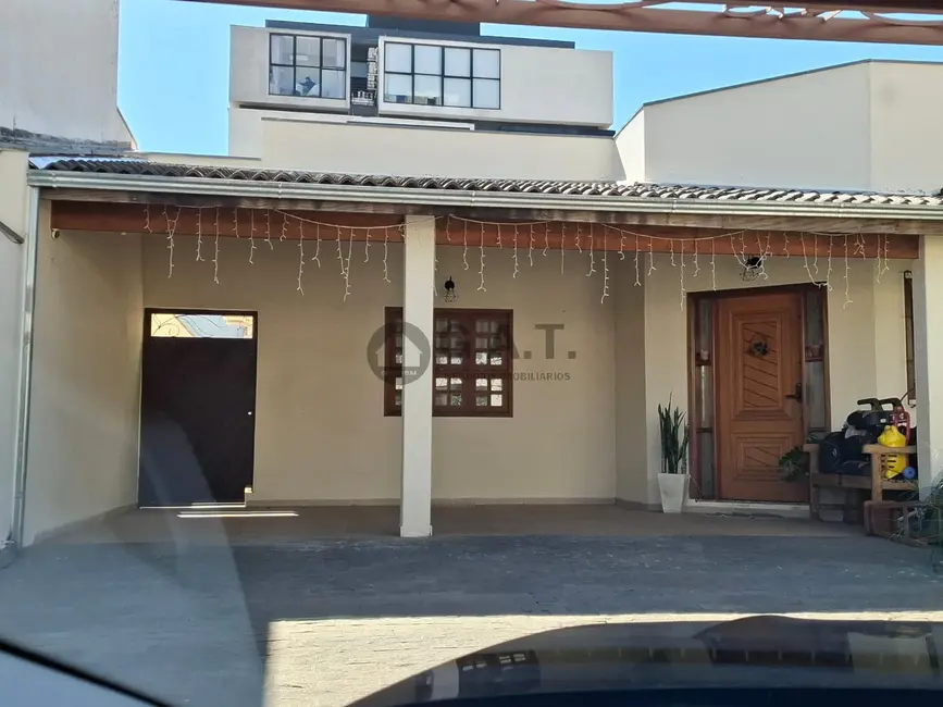 Foto 1 de Casa com 2 quartos para alugar, 144m2 em Jardim São Carlos, Sorocaba - SP