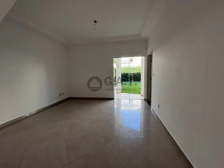 Foto 4 de Casa de Condomínio com 3 quartos para alugar, 250m2 em Parque Residencial Villa dos Inglezes, Sorocaba - SP