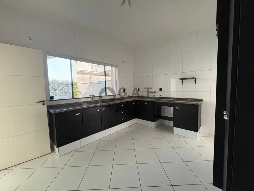 Foto 3 de Casa de Condomínio com 3 quartos para alugar, 250m2 em Parque Residencial Villa dos Inglezes, Sorocaba - SP