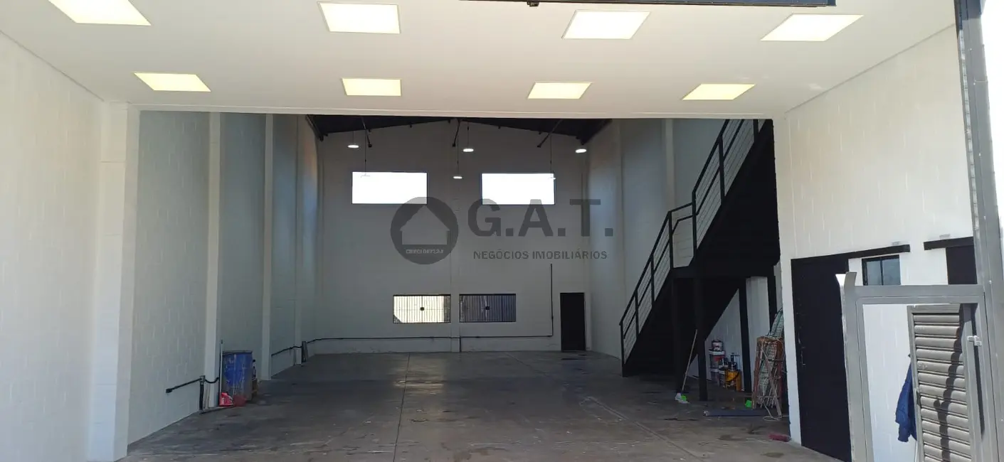 Foto 2 de Armazém / Galpão para alugar, 300m2 em Wanel Ville, Sorocaba - SP