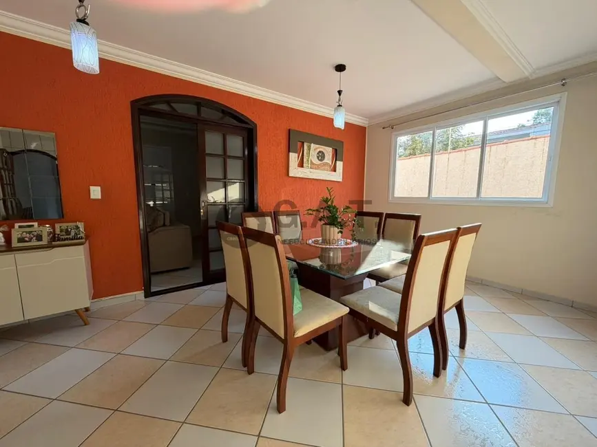 Casa com 3 quartos à venda, 230m2 em Jardim Dois Corações, Sorocaba - SP - imagem 4 Foto 4 de Casa com 3 quartos à venda, 230m2 em Jardim Dois Corações, Sorocaba - SP