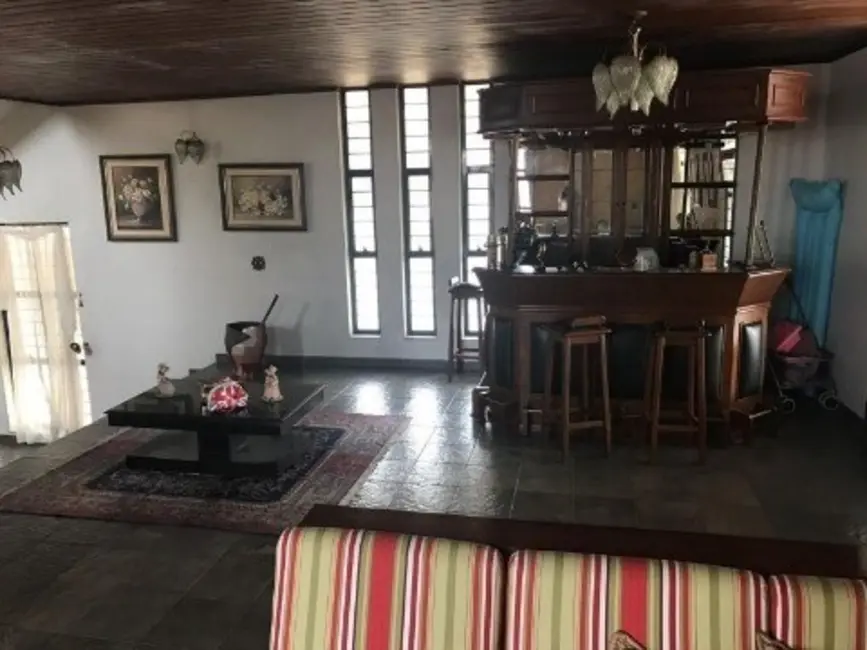 Foto 1 de Casa com 3 quartos para alugar, 700m2 em Jardim Santa Rosália, Sorocaba - SP