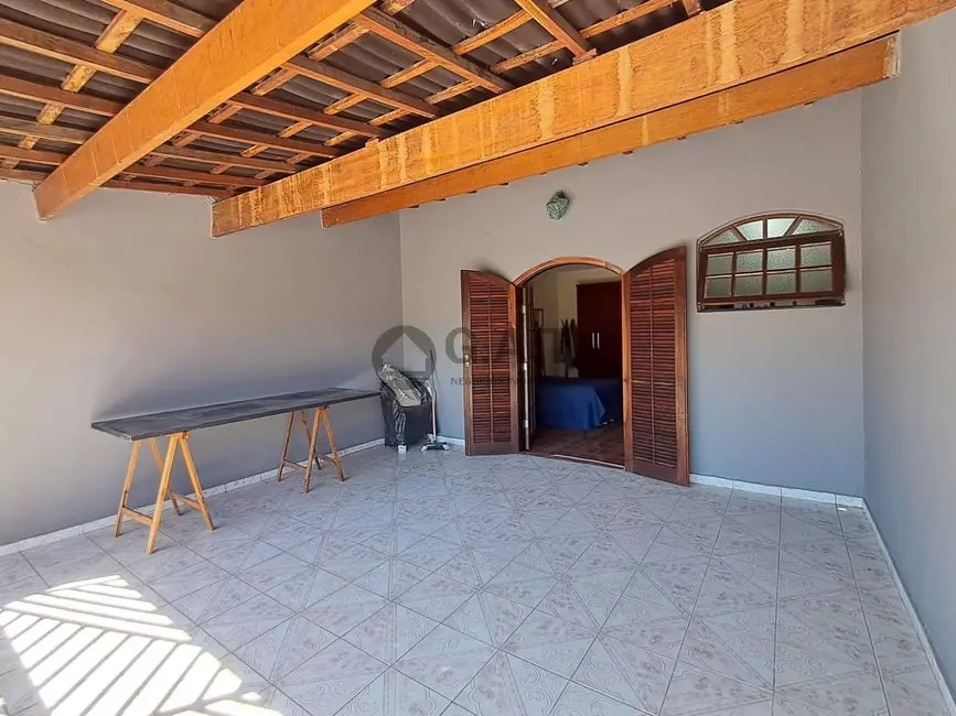 Casa com 3 quartos à venda, 190m2 em Parque das Laranjeiras, Sorocaba - SP - imagem 8 Foto 8 de Casa com 3 quartos à venda, 190m2 em Parque das Laranjeiras, Sorocaba - SP