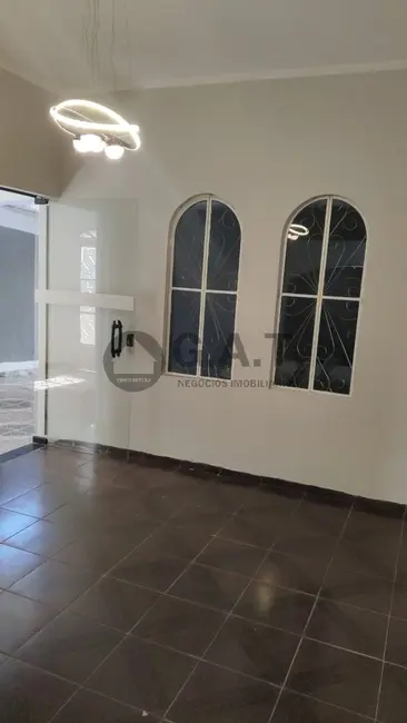 Casa com 3 quartos à venda, 187m2 em Parque das Laranjeiras, Sorocaba - SP - imagem 5 Foto 5 de Casa com 3 quartos à venda, 187m2 em Parque das Laranjeiras, Sorocaba - SP