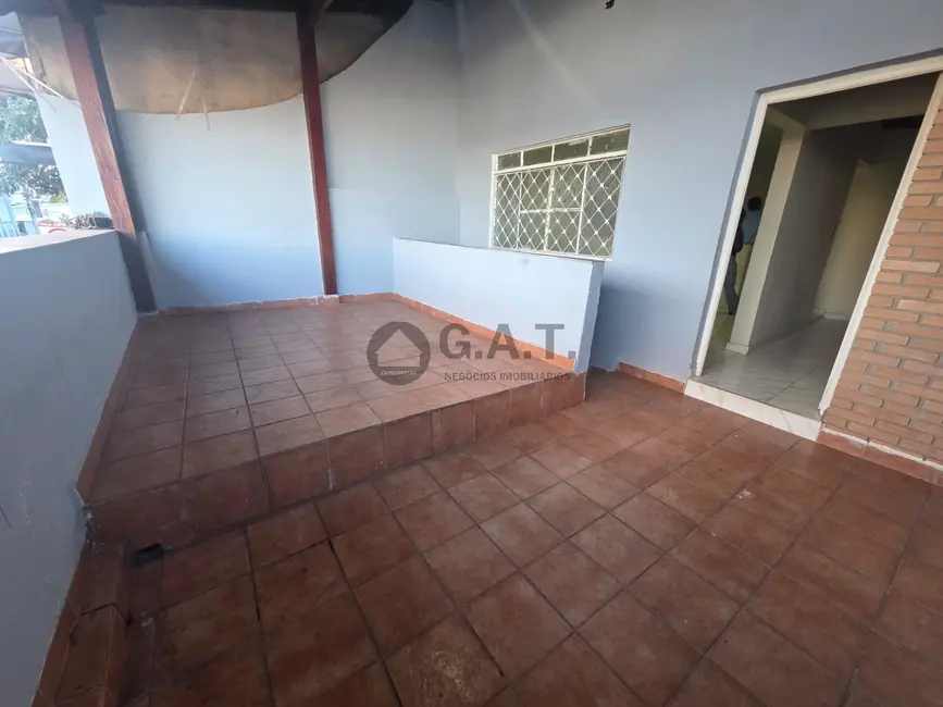 Casa com 3 quartos para alugar, 150m2 em Centro, Sorocaba - SP - imagem 4 Foto 4 de Casa com 3 quartos para alugar, 150m2 em Centro, Sorocaba - SP