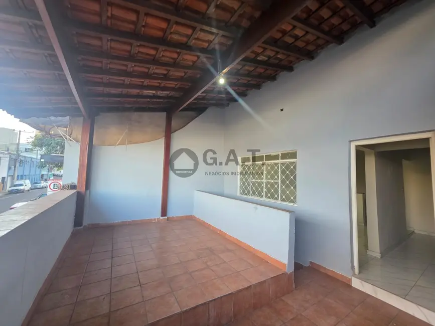 Casa com 3 quartos para alugar, 150m2 em Centro, Sorocaba - SP - imagem 3 Foto 3 de Casa com 3 quartos para alugar, 150m2 em Centro, Sorocaba - SP