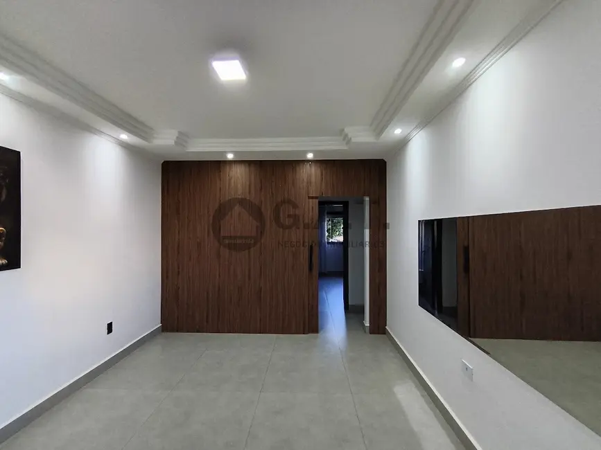 Casa com 4 quartos para alugar, 250m2 em Jardim Simus, Sorocaba - SP - imagem 7 Foto 7 de Casa com 4 quartos para alugar, 250m2 em Jardim Simus, Sorocaba - SP