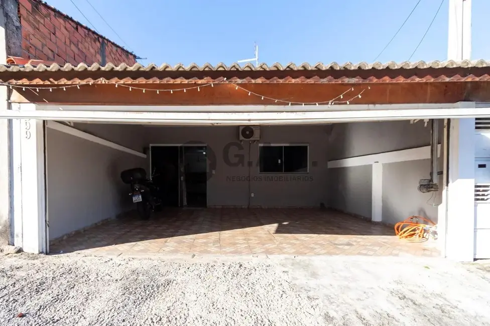 Casa com 3 quartos para alugar, 130m2 em Jardim Santa Catarina, Sorocaba - SP - imagem 2 Foto 2 de Casa com 3 quartos para alugar, 130m2 em Jardim Santa Catarina, Sorocaba - SP