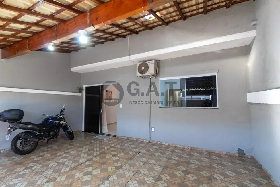 Casa com 3 quartos para alugar, 130m2 em Jardim Santa Catarina, Sorocaba - SP - imagem 3 Foto 3 de Casa com 3 quartos para alugar, 130m2 em Jardim Santa Catarina, Sorocaba - SP