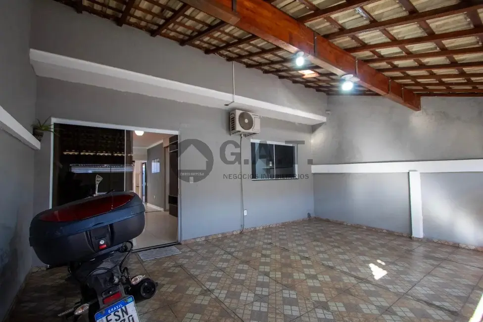 Casa com 3 quartos para alugar, 130m2 em Jardim Santa Catarina, Sorocaba - SP - imagem 4 Foto 4 de Casa com 3 quartos para alugar, 130m2 em Jardim Santa Catarina, Sorocaba - SP