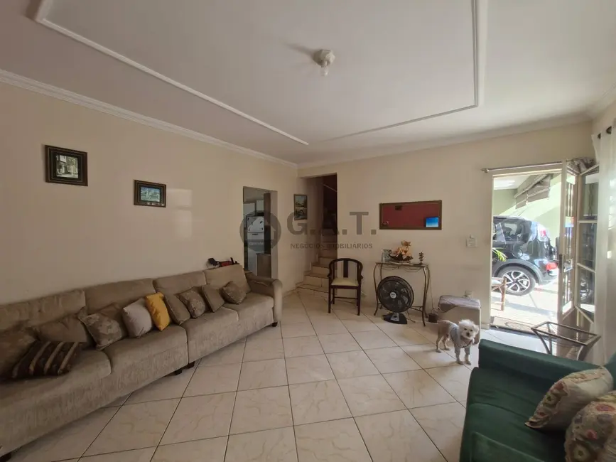 Foto 1 de Casa com 3 quartos para alugar, 400m2 em Lopes de Oliveira, Sorocaba - SP