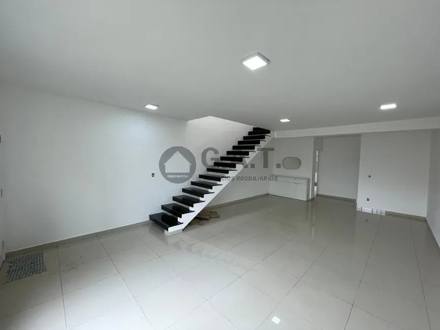 Foto 1 de Casa de Condomínio com 3 quartos para alugar, 135m2 em Jardim Emília, Sorocaba - SP
