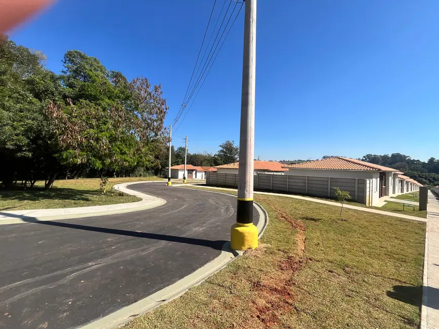 Foto 4 de Casa de Condomínio com 2 quartos para alugar, 54m2 em Vila Bom Jesus, Sorocaba - SP