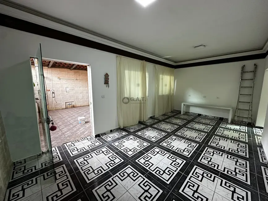 Casa com 4 quartos para alugar, 240m2 em Jardim Betânia, Sorocaba - SP - imagem 4 Foto 4 de Casa com 4 quartos para alugar, 240m2 em Jardim Betânia, Sorocaba - SP