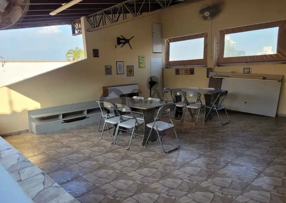 Casa com 3 quartos à venda, 200m2 em Vila Independência, Sorocaba - SP - imagem 2 Foto 2 de Casa com 3 quartos à venda, 200m2 em Vila Independência, Sorocaba - SP