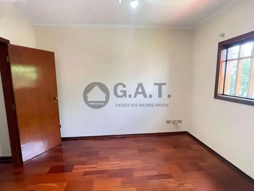 Casa com 4 quartos para alugar, 1800m2 em Jardim Leocádia, Sorocaba - SP - imagem 4 Foto 4 de Casa com 4 quartos para alugar, 1800m2 em Jardim Leocádia, Sorocaba - SP