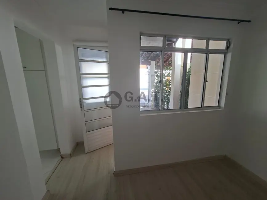 Foto 3 de Casa de Condomínio com 2 quartos para alugar, 75m2 em Sorocaba - SP