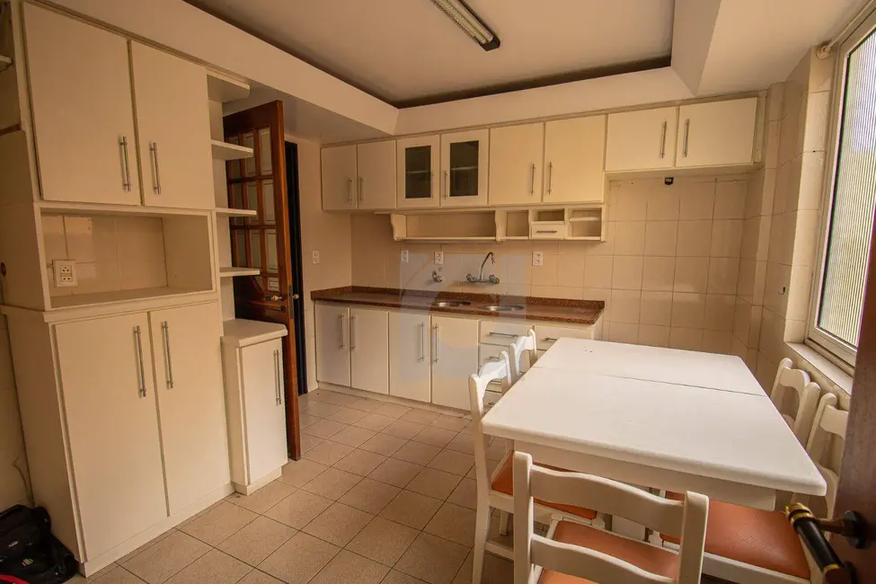 Apartamento com 2 quartos à venda, 137m2 em Centro, Sao Leopoldo - RS - imagem 9 Foto 9 de Apartamento com 2 quartos à venda, 137m2 em Centro, Sao Leopoldo - RS